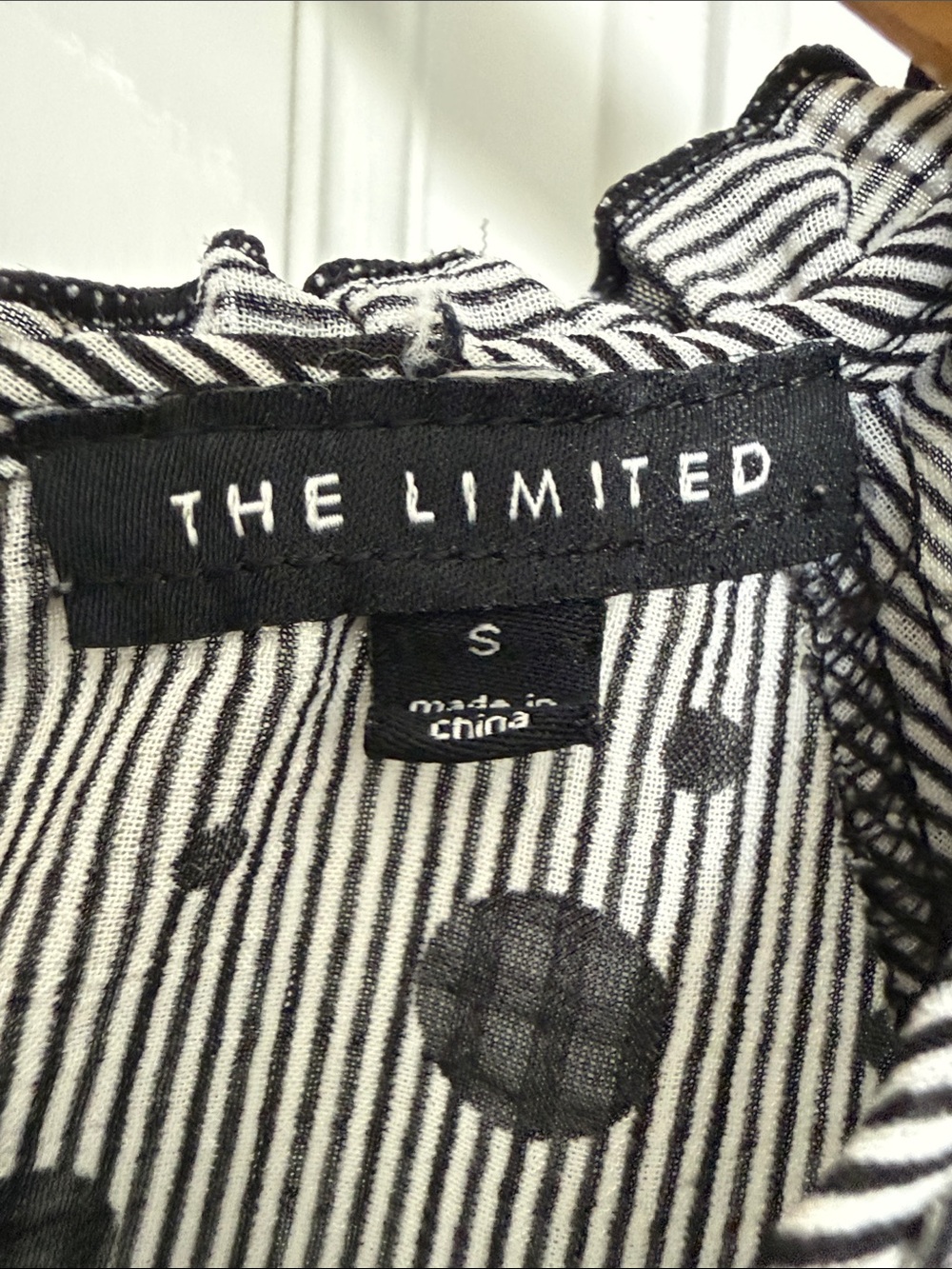 The Limited Black & White Polka Dot Ruffle Blouse Size Small - Picture 4 of 9